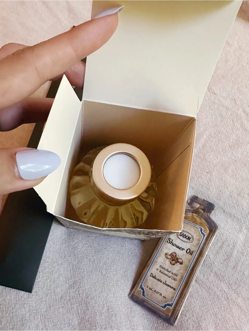 New NIB Sabon Aromatherapy Reed Diffuser Patchouli Lavender Vanilla gift box